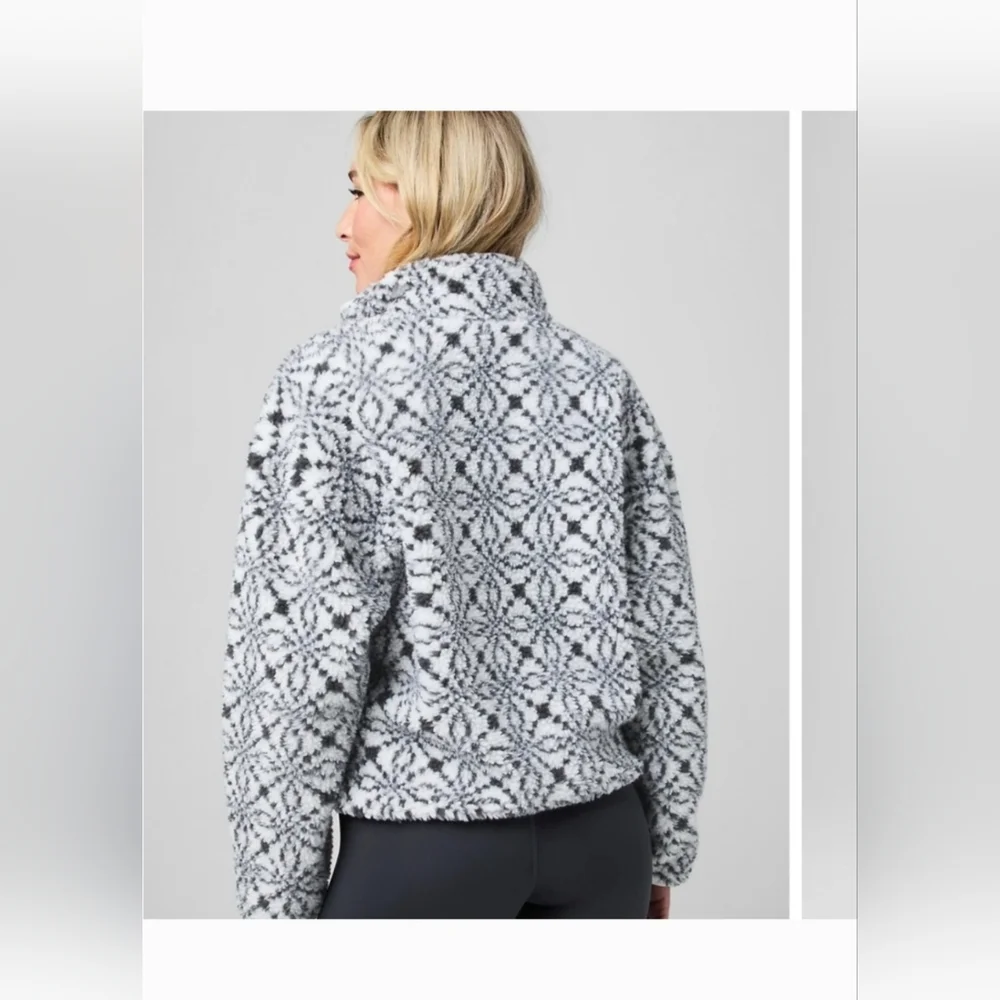 Fabletics tahoe teddy jacket white and gray (Authentic) - Picture 2 of 5
